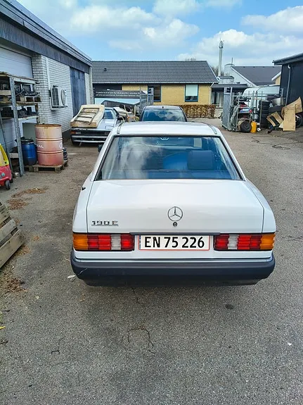 Mercedes-Benz 190 E 1987 photo 2
