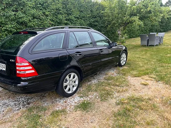 Mercedes-Benz C220 2004 photo 3