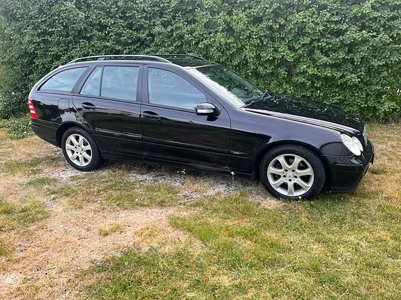 Mercedes-Benz C220 2004 photo 2