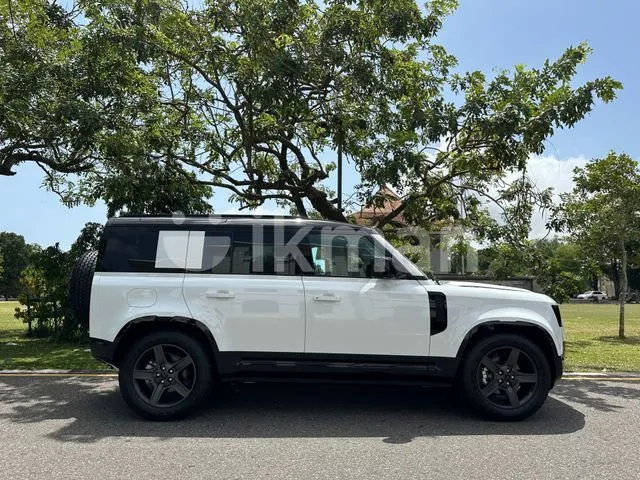 Land Rover Defender 2026 photo 4