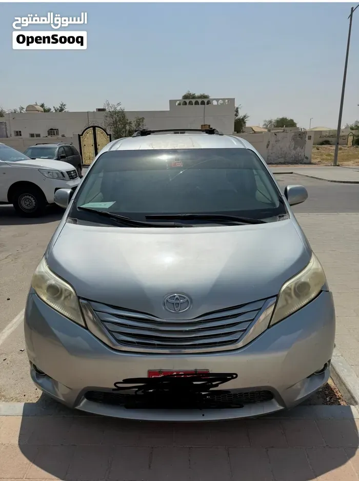 Toyota Sienna 2011 photo 5