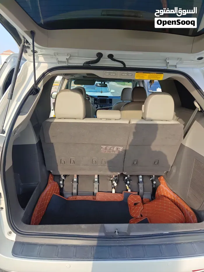 Toyota Sienna 2011 photo 4