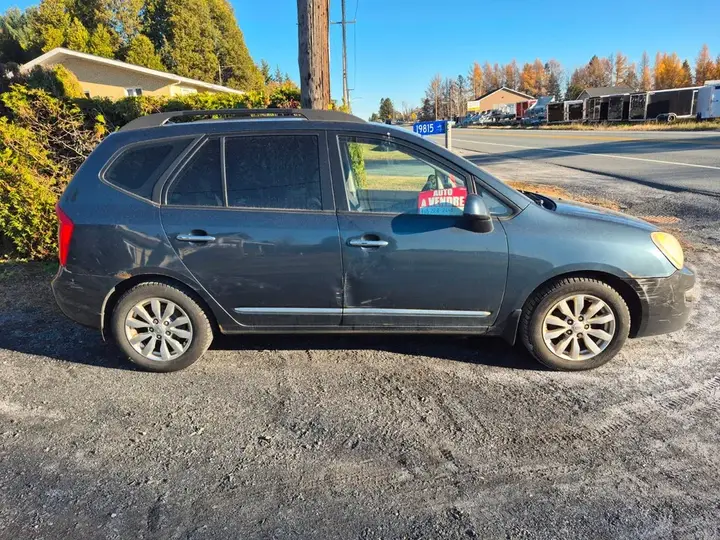 Kia Rondo 2010 photo 3