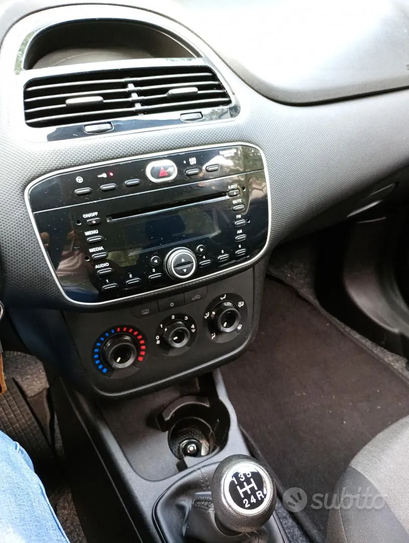 Fiat Punto 2015 photo 3