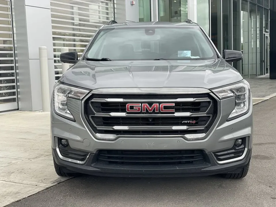 GMC Terrain 2024 photo 2