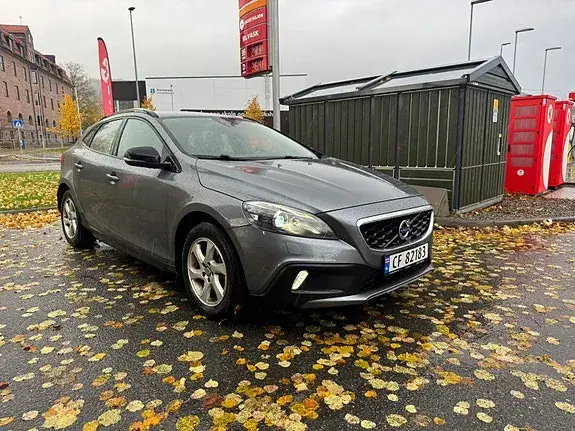 Volvo V40 Cross Country 2016 photo 2