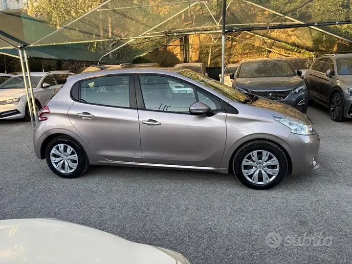 Peugeot 208 2015 photo 5