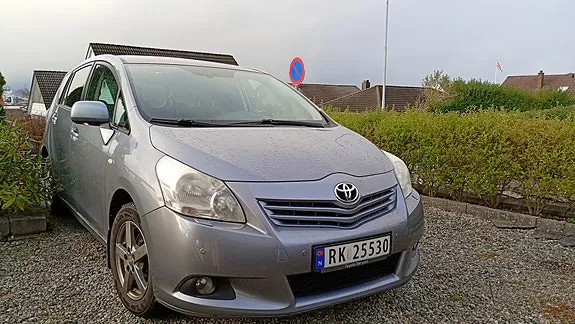 Toyota Verso 2011 photo 2