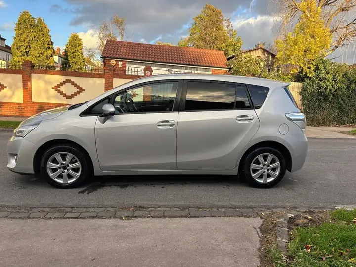 Toyota Verso 2015 photo 4