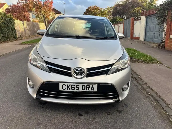 Toyota Verso 2015 photo 3