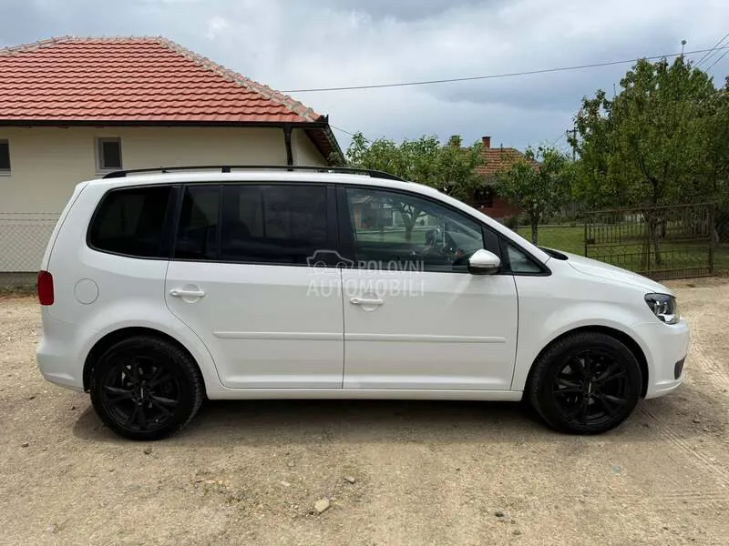 Volkswagen Touran 2010 photo 4