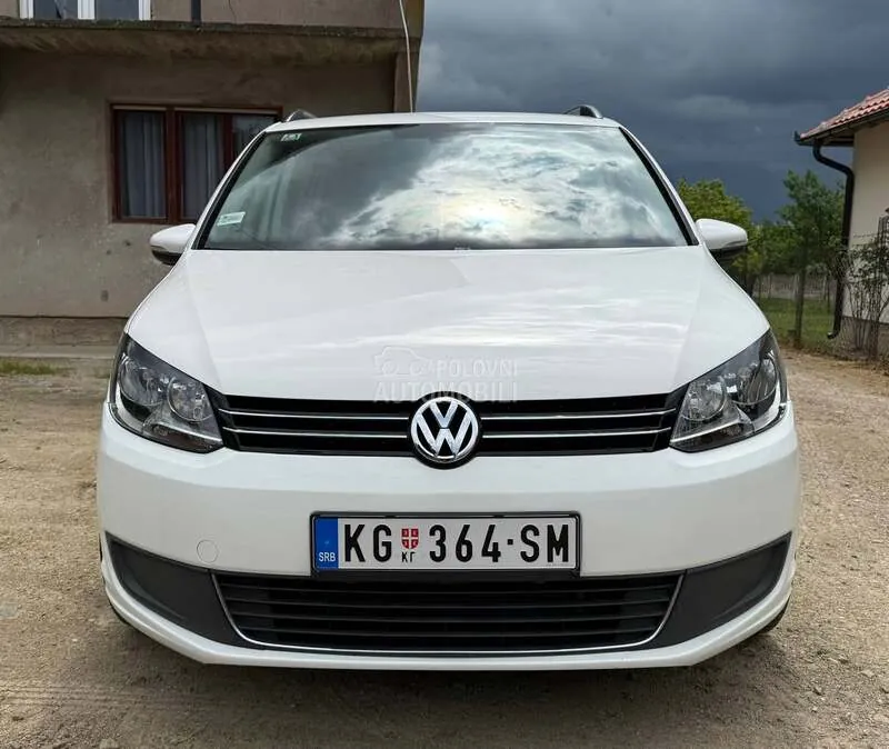 Volkswagen Touran 2010 photo 2