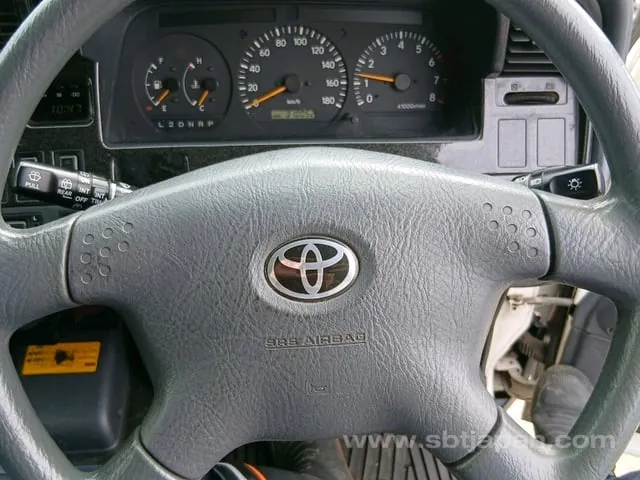 Toyota Hiace Van 2004 photo 2