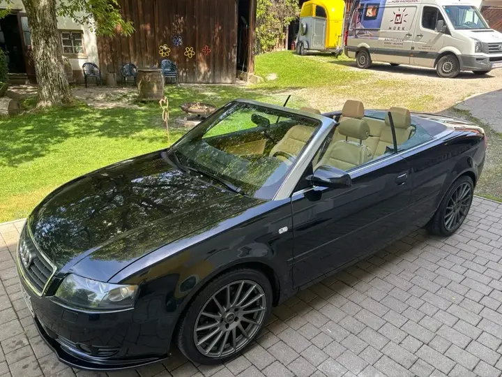 Audi A4 2004 photo 2