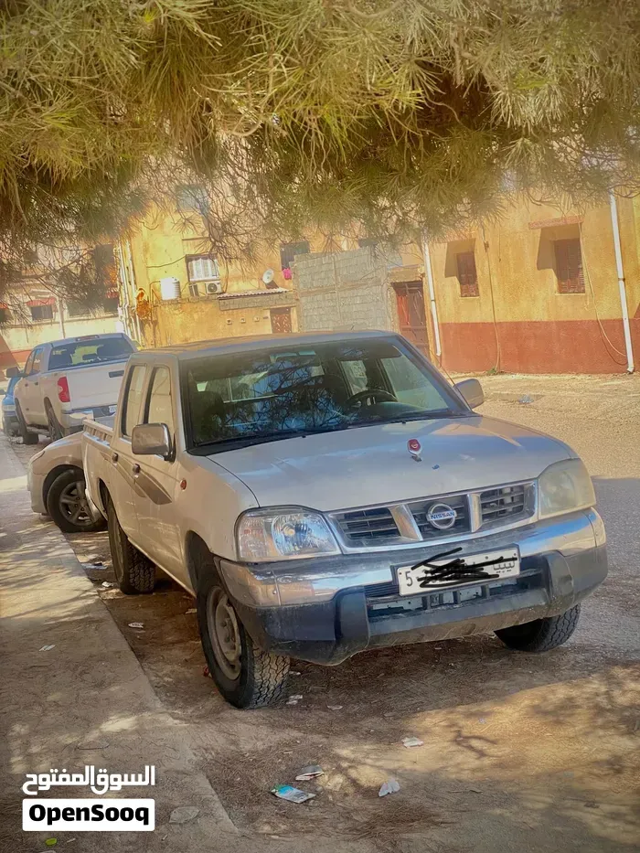 Nissan Np300 2013 photo 2