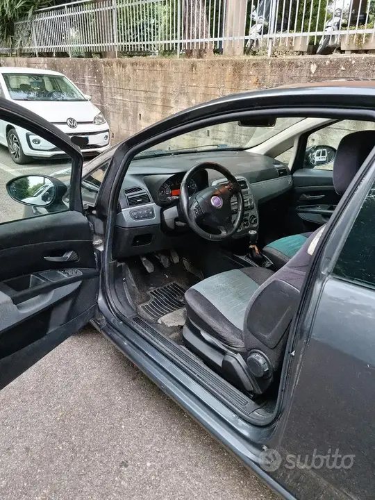 Fiat Grande Punto 2009 photo 4