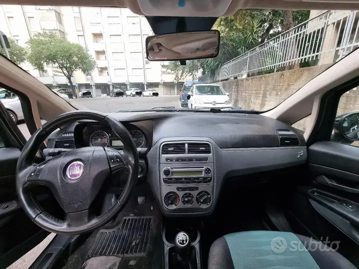 Fiat Grande Punto 2009 photo 3