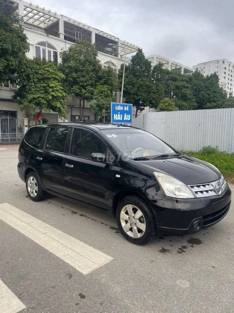 Nissan Grand Livina 2011 photo 3