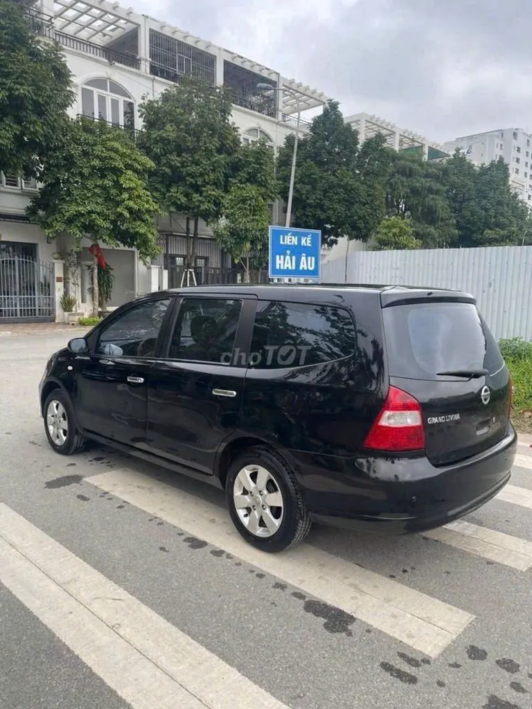 Nissan Grand Livina 2011 photo 5