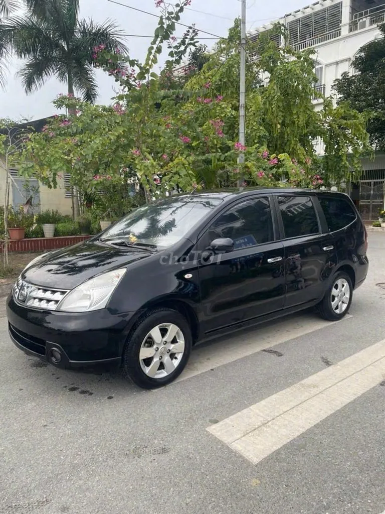Nissan Grand Livina 2011 photo 2