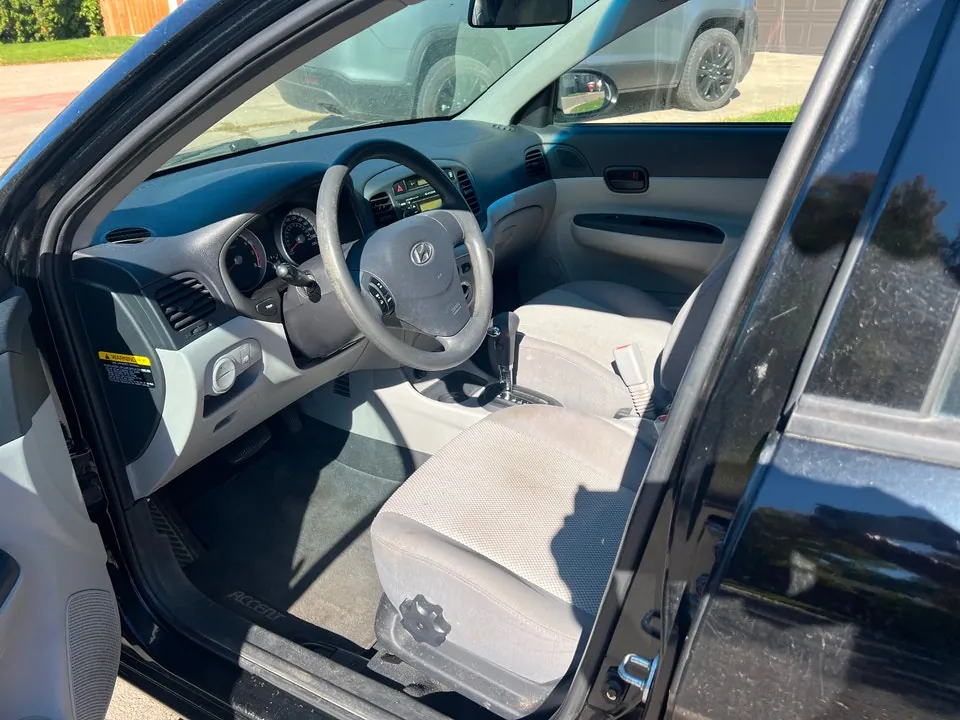 Hyundai Accent 2009 photo 3