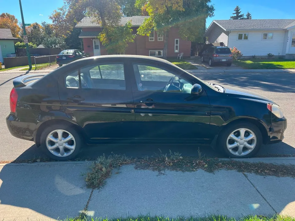 Hyundai Accent 2009 photo 2