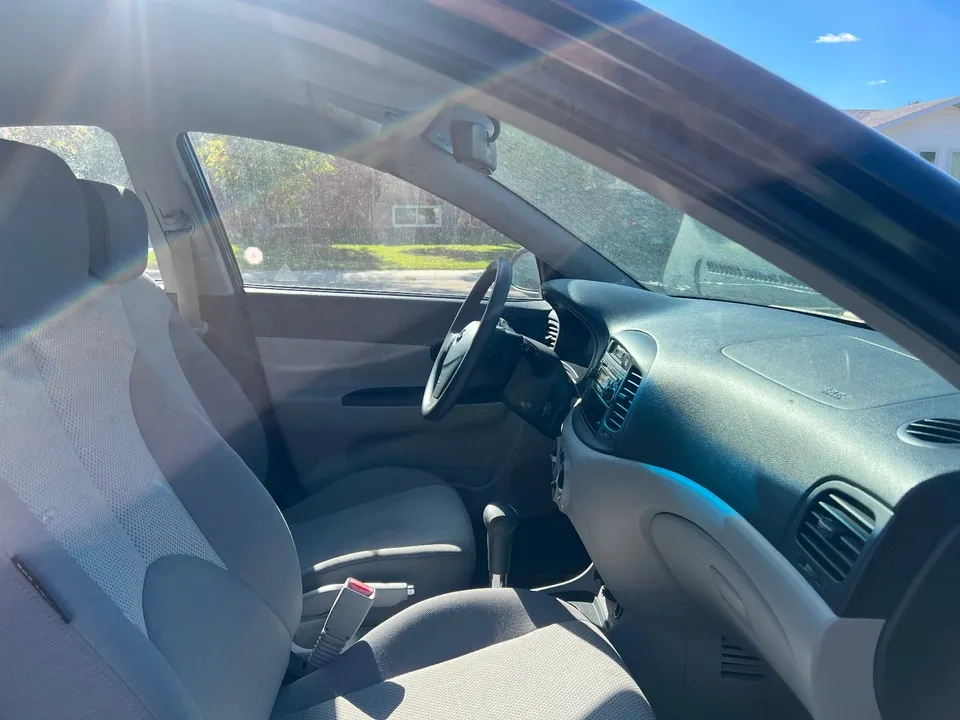 Hyundai Accent 2009 photo 4