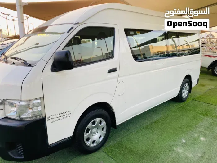 Toyota Hiace 2017 photo 2