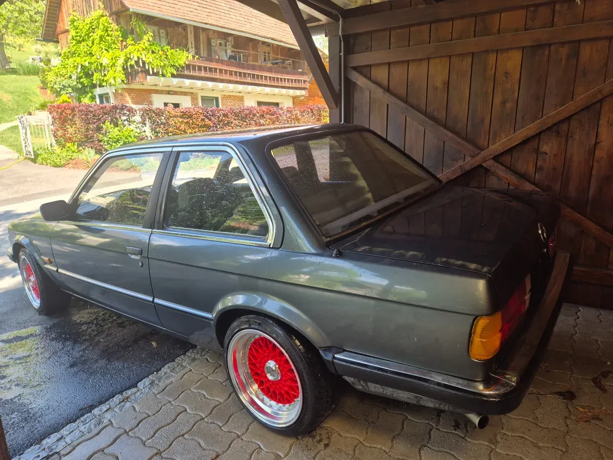 BMW 3 Series 1986 photo 3