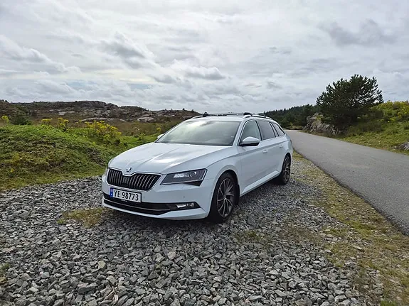 Skoda Superb 2016 photo 2