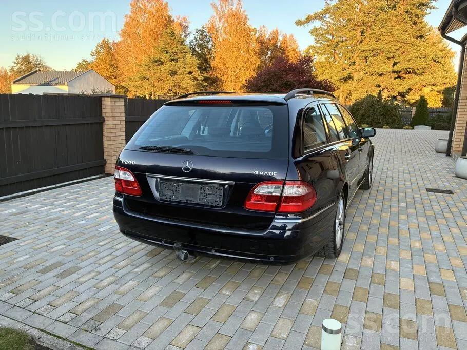 Mercedes-Benz E240 2005 photo 5
