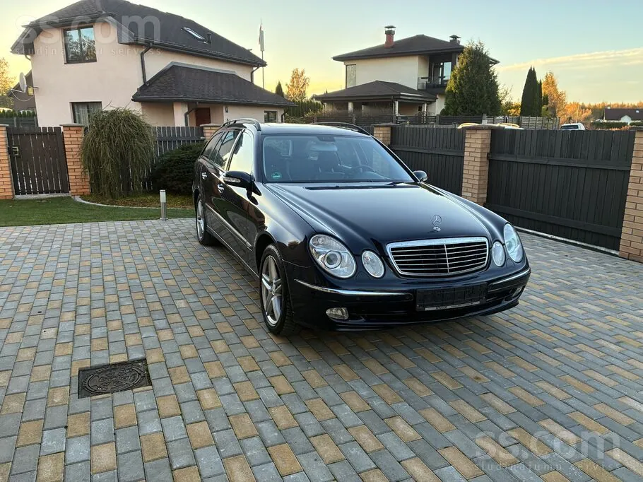 Mercedes-Benz E240 2005 photo 2