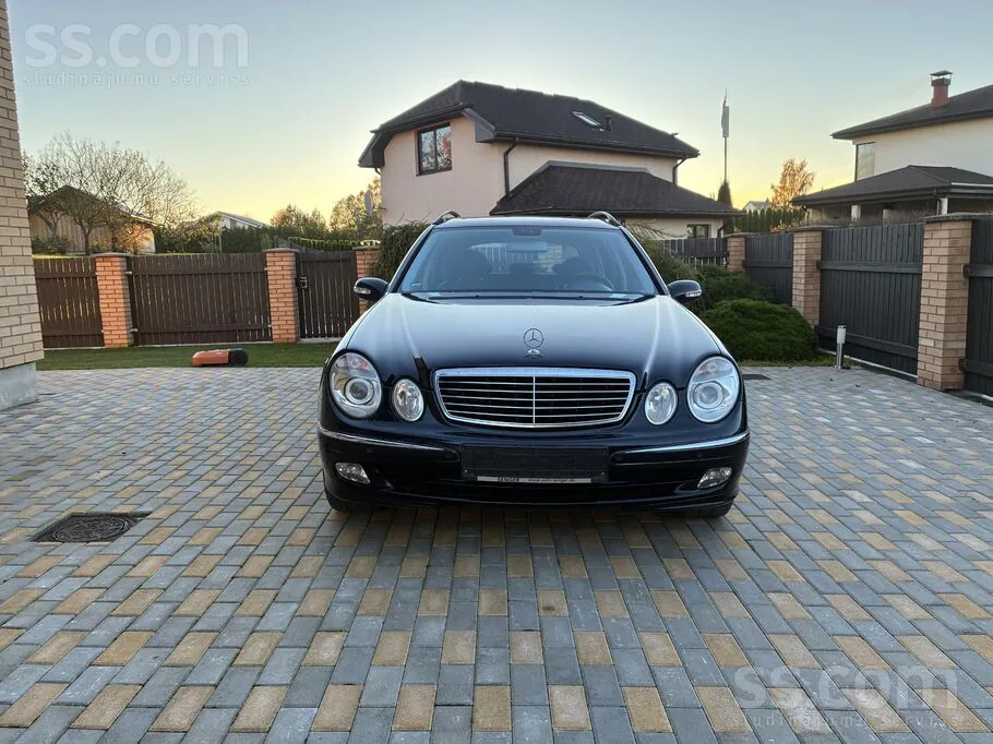 Mercedes-Benz E240 2005 photo 3