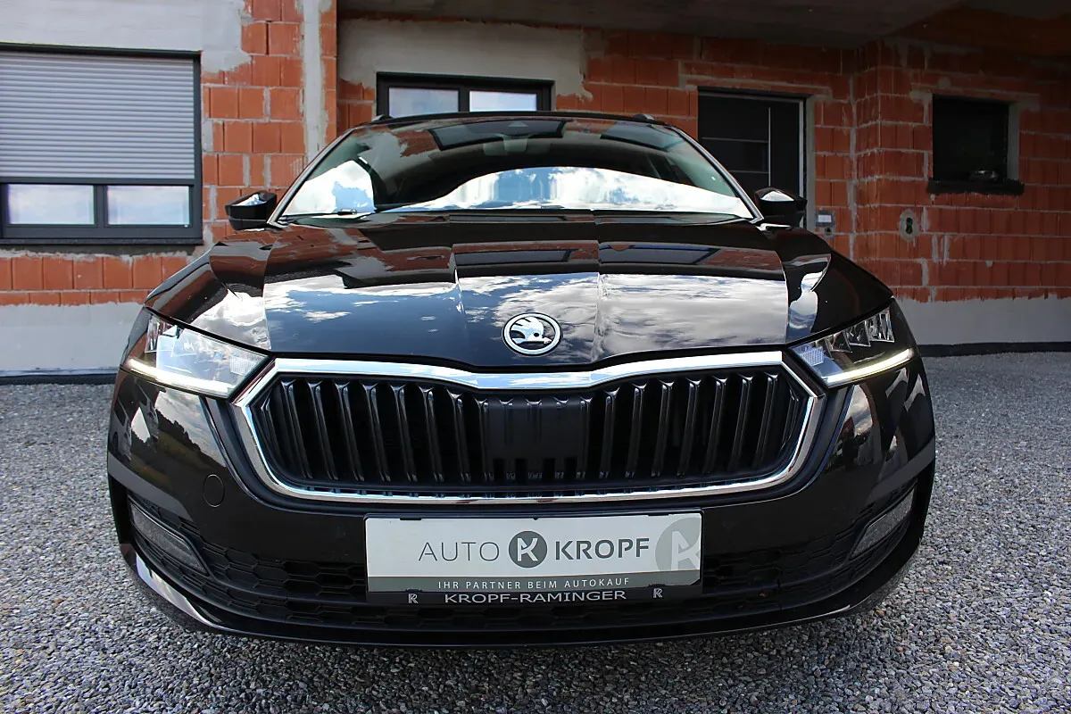 Skoda Octavia 2023 photo 3