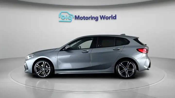BMW 1 Series 2023 photo 5
