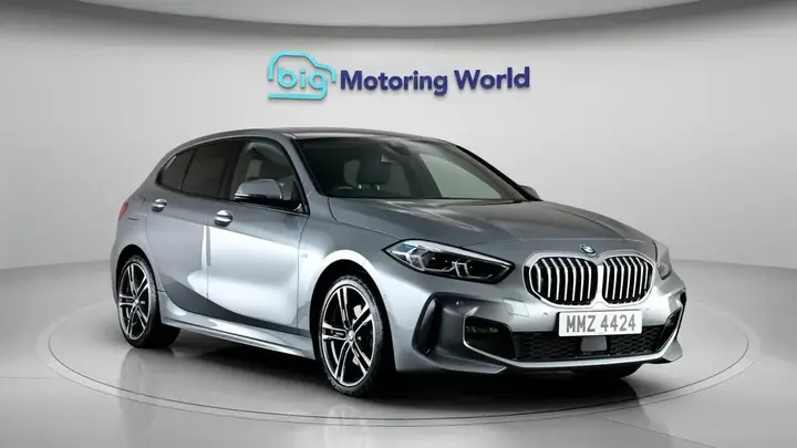 BMW 1 Series 2023 photo 2