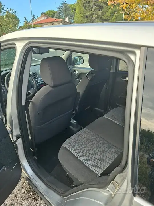 Ford Fusion 2010 photo 4