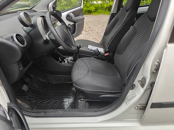 Peugeot 107 2013 photo 4