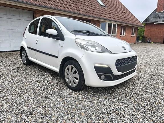 Peugeot 107 2013 photo 2