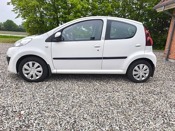 Peugeot 107 2013 photo 3