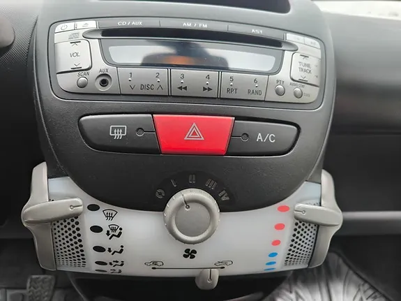 Peugeot 107 2013 photo 5