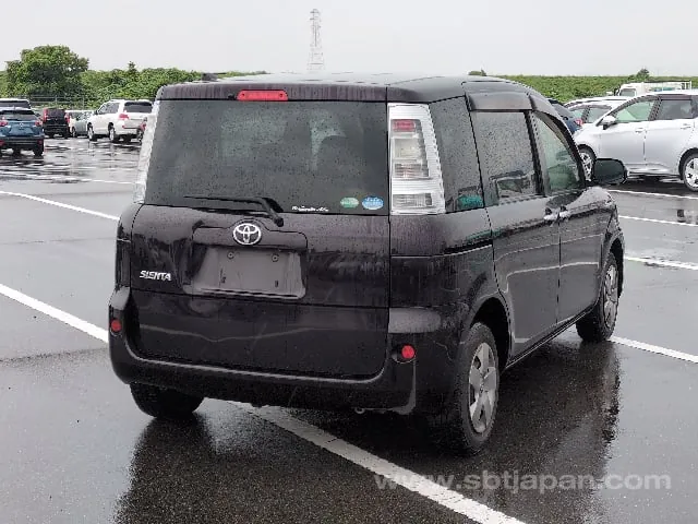Toyota Sienta 2015 photo 4