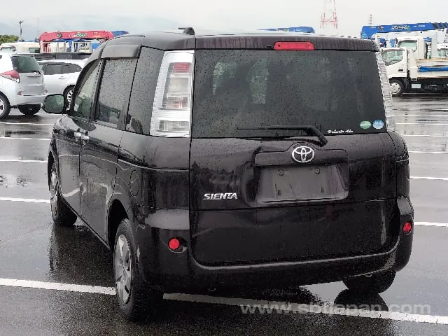 Toyota Sienta 2015 photo 3