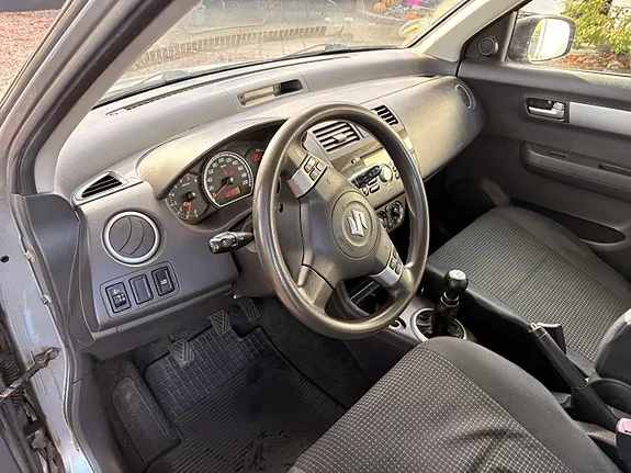 Suzuki Swift 2006 photo 4