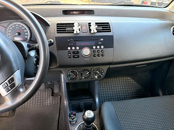 Suzuki Swift 2006 photo 2