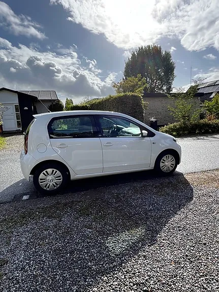 Volkswagen Up 2012 photo 3