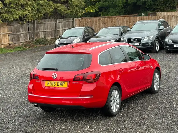 Vauxhall Astra 2015 photo 2