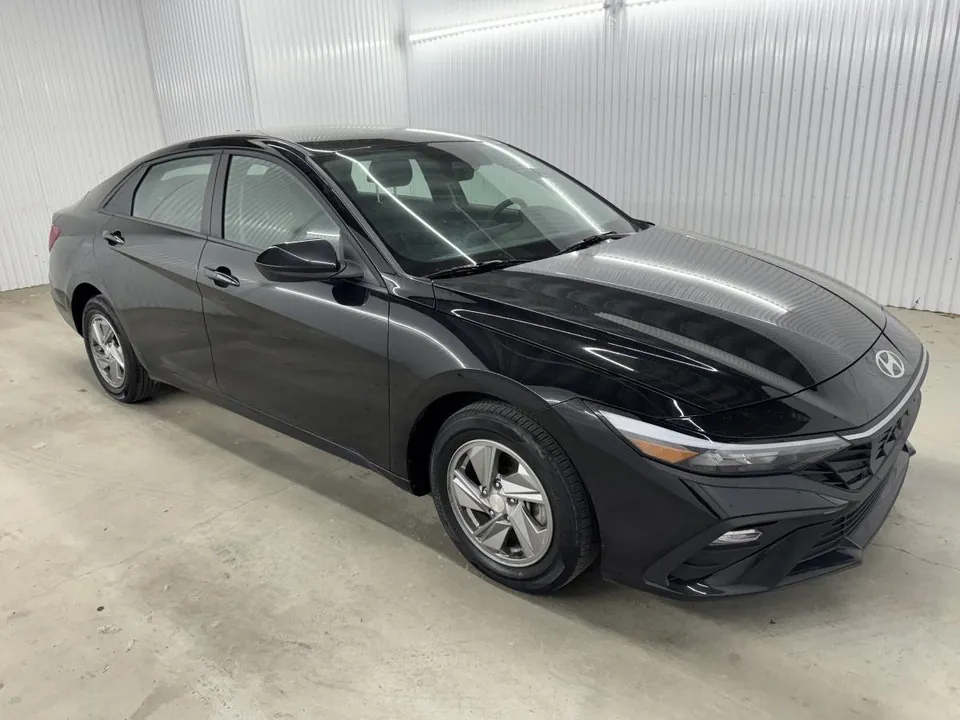 Hyundai Elantra 2025 photo 3