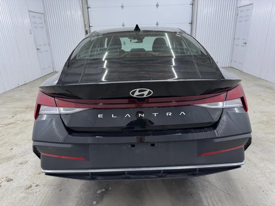 Hyundai Elantra 2025 photo 5