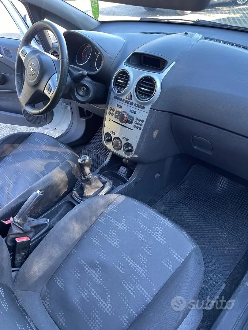 Opel Corsa 2011 photo 4